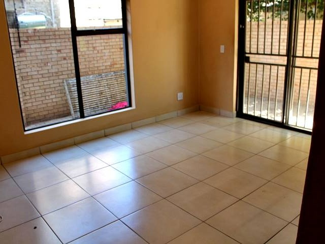 To Let 2 Bedroom Property for Rent in Die Bult North West